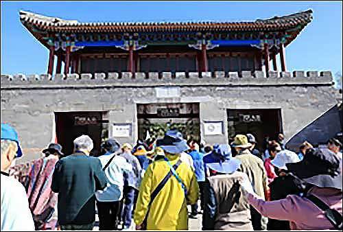 피서산장 입구 려정문