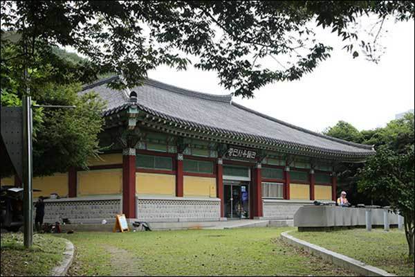 충민사 유물전시관 