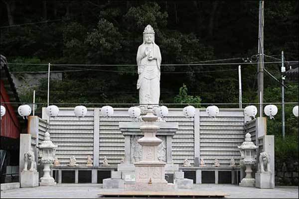 석천사 내 관세음보살상