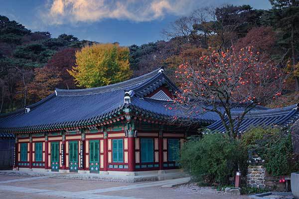 위시환 작 <전등사의 만추>