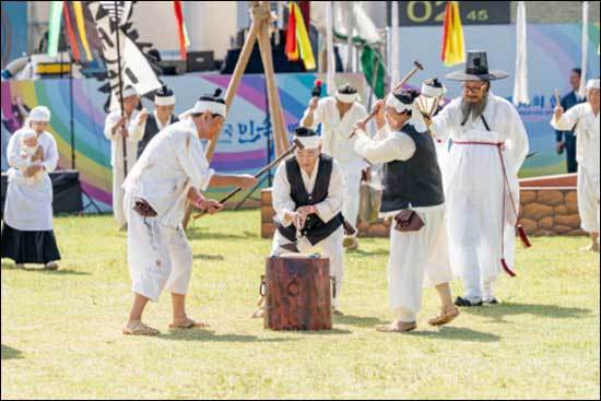  일반부 대상 울산쇠부리소리보존회 ‘울산쇠부리소리’ 경연 모습