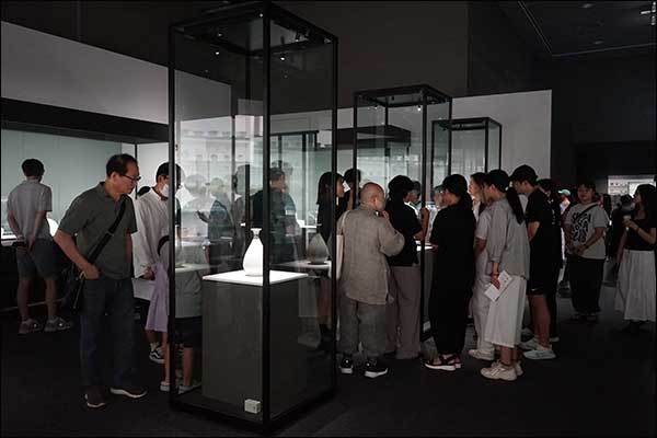 국립중앙박물관 특별전시실 관람 모습