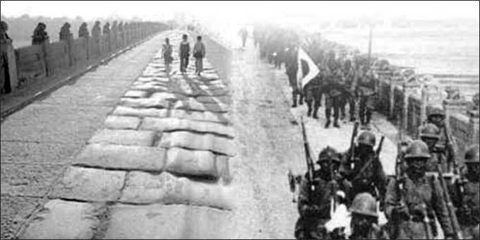 노구교에 건너 들어오는 일본군들