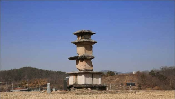 상륜부가 유실된 안동 폐사터 '임하동중앙삼층석탑'