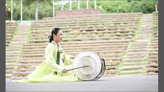 ‘메나리’는 ‘뫼놀이’, ‘뫼노리’로 산(山)에서의 놀이