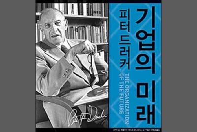 한참 동안 서로 말없이 주스만 마셨다