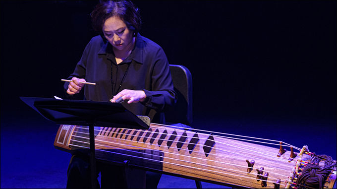 역동적이면서 신비롭기까지 했던 거문고 연주